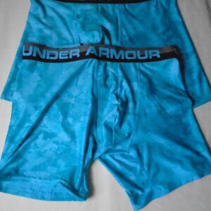 2 Pair Of Under Armour Briefs Size M NWT